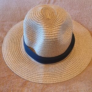 Stylish Straw Sun Hat with Black Band